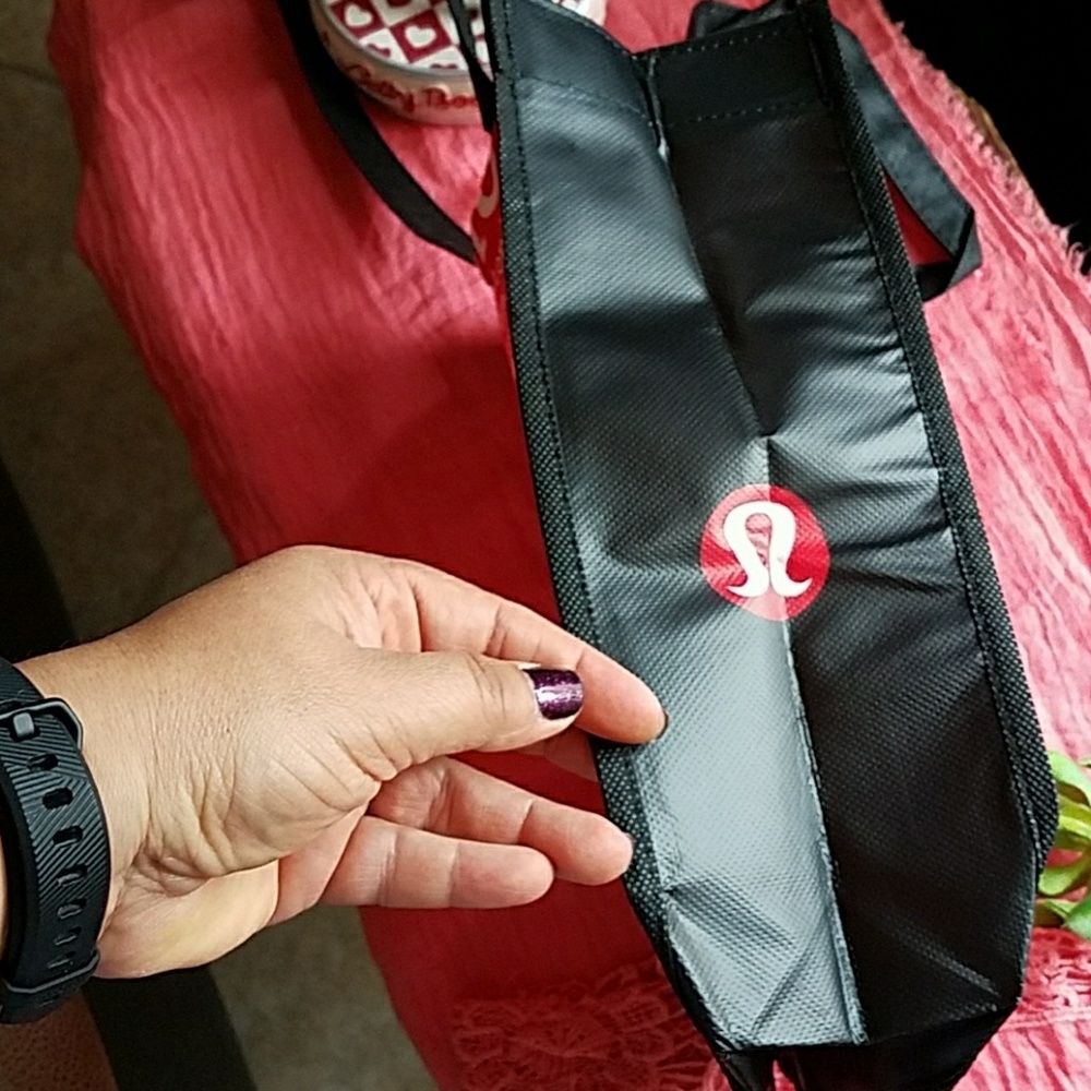 Lululemon - Picture 3 of 3